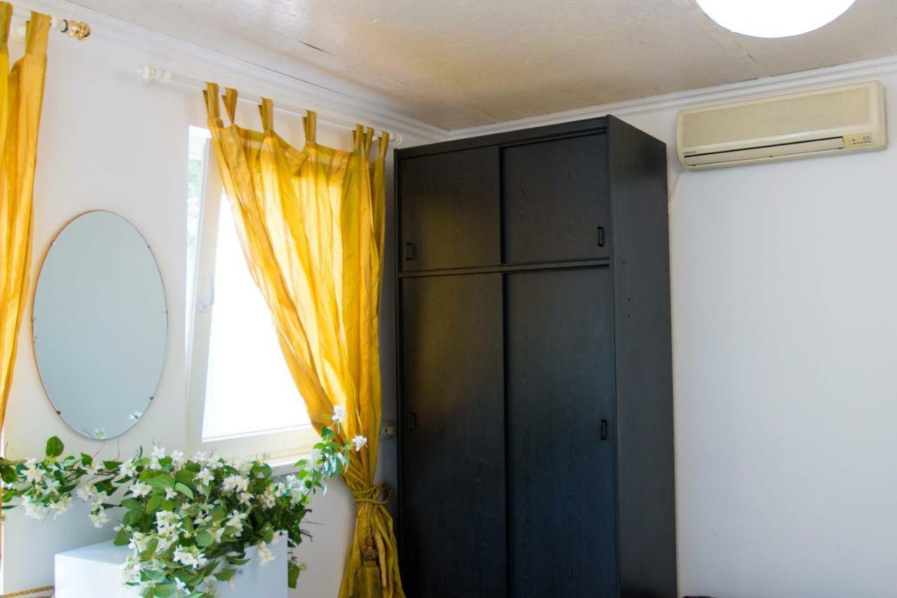 Ekonom-Domik Hotel โอเดสซา ภายนอก รูปภาพ